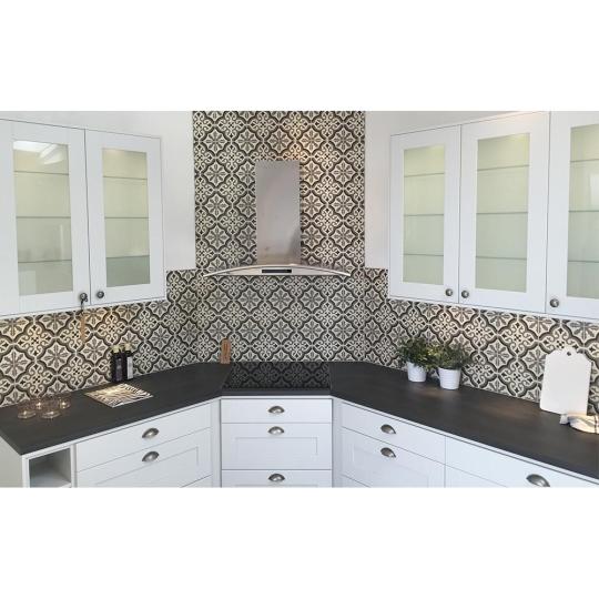 mainzu centro florentine white cementlap 20 virag mintas szurke fekete feher konyha mediterran vintage country balaton nyaralo jarolap padlolap csempe falburkolat bisztro etterem.jpg